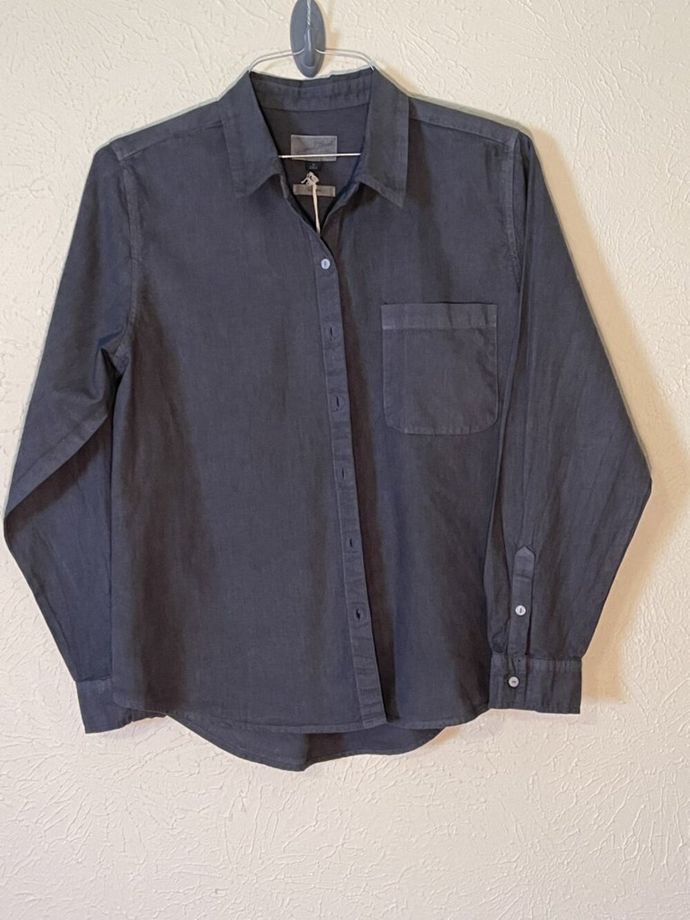 Universal Threads NWT Classic Fit Button-Down Charcoal Shirt, Size Medium